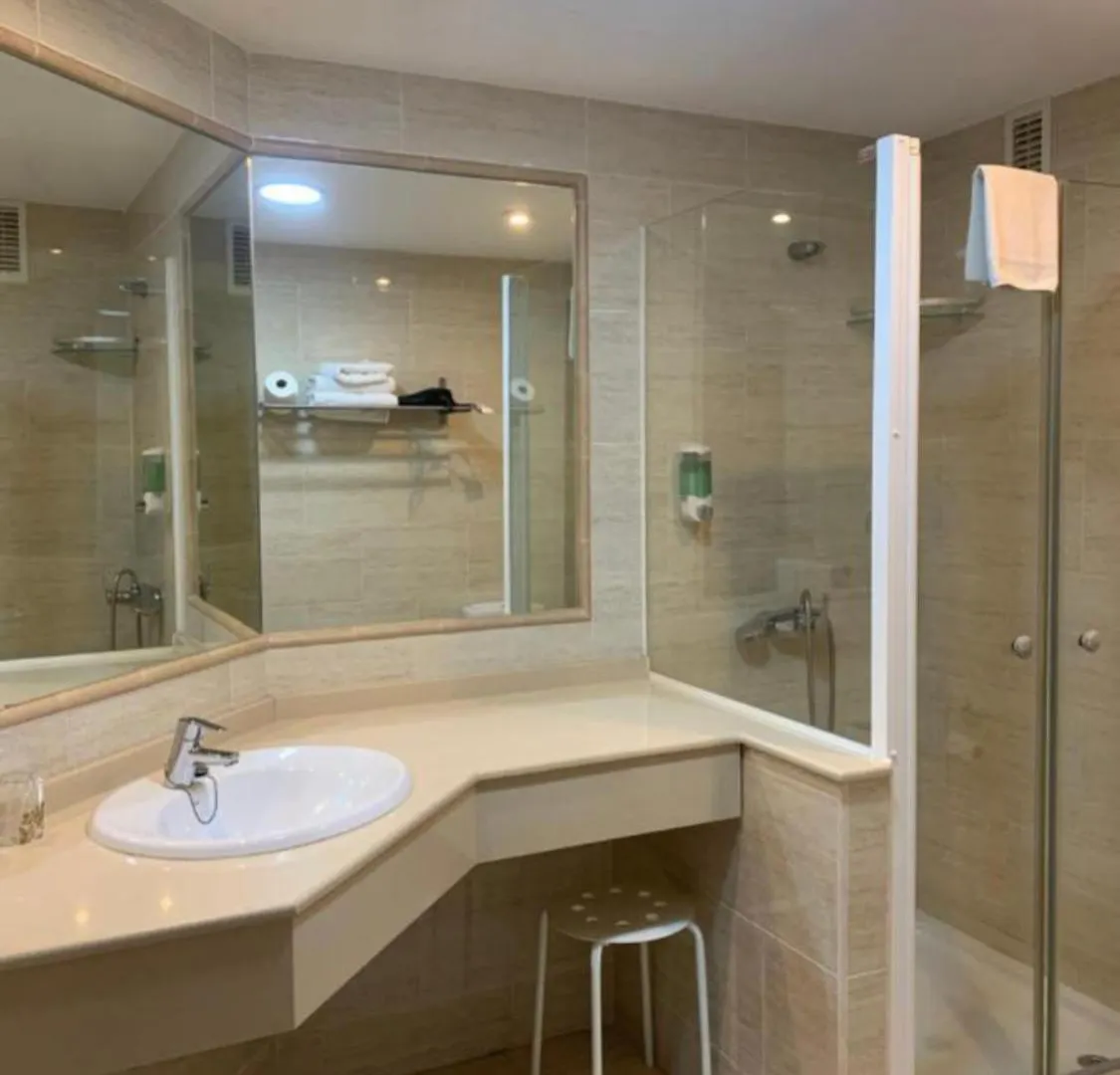 Apartahotel Chinasol Con Parking Y Desayuno Almunecar 0*,  Spain